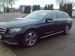 Obsidianschwarz (metallic) Gebraucht 2019 Mercedes E220 Avantgarde Kombi | 17.980 € (Guter Preis)