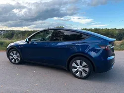 Blau Gebraucht 2023 Tesla Model Y Long Range AWD SUV | 39.700 € (Fairer Preis)