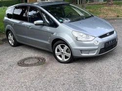 Grau Gebraucht 2009 Ford S-MAX Titanium Van / Kleinbus | 3.990 € (Fairer Preis)
