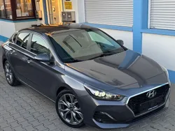 Grau Gebraucht 2018 Hyundai i30 Premium Limousine | 17.980 € (Fairer Preis)
