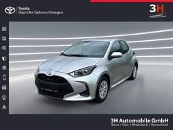 Silber Gebraucht 2023 Toyota Yaris Comfort Limousine | 15.990 € (Fairer Preis)