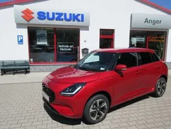 Burningredpearlmetallic Neu 2025 Suzuki Swift Comfort+ Limousine | 24.840 €