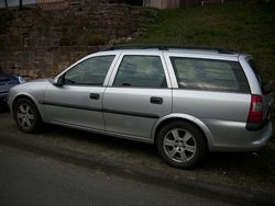Silber metallic Gebraucht 1998 Opel Vectra Kombi | 800 € (Superpreis)