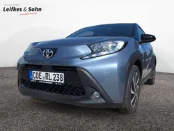 Celestite grey metallic / nigh Gebraucht 2025 Toyota Aygo Team Kleinwagen | 18.900 € (Etwas zu teuer)