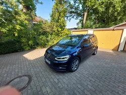 Blau Gebraucht 2017 VW Touran Sound Van / Kleinbus | 16.499 € (Guter Preis)