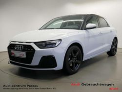 Gletscherweiss metallic/ mythosschwarz metallic Gebraucht 2025 Audi A1 Sportback Advanced Kleinwagen | 28.595 € (Fairer Preis)