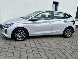 Grau Neu 2025 Hyundai i20 Comfort Limousine | 18.990 € (Guter Preis)