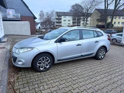 Silber Gebraucht 2011 Renault Mégane GrandTour Kombi | 3.650 € (Fairer Preis)