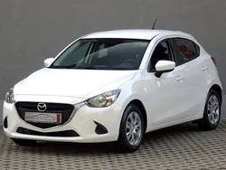 Weiß Gebraucht 2017 Mazda 2 Center-Line Limousine | 10.980 € (Fairer Preis)