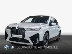 Weiß Gebraucht 2023 BMW iX Sport Line SUV | 53.390 € (Teuer)
