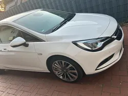 Weiß Gebraucht 2016 Opel Astra Innovation Limousine | 10.000 € (Etwas zu teuer)