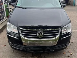 Schwarz Gebraucht 2007 VW Touran Van / Kleinbus | 4.100 € (Fairer Preis)