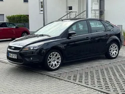 Schwarz Gebraucht 2011 Ford Focus Limousine | 5.990 € (Fairer Preis)