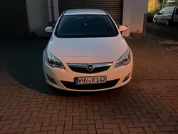 Weiß Gebraucht 2010 Opel Astra Kleinwagen | 3.400 € (Guter Preis)