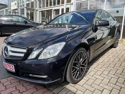 Schwarz Gebraucht 2011 Mercedes E300 Elegance Coupé | 15.990 € (Fairer Preis)