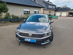 Grau Gebraucht 2016 VW Passat Comfortline Kombi | 10.900 € (Fairer Preis)