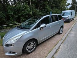 Grau Gebraucht 2013 Peugeot 5008 Business-Line Van / Kleinbus | 3.700 € (Etwas zu teuer)
