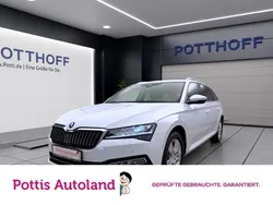 Weiss Gebraucht 2023 Skoda Superb Style Kombi | 30.977 € (Superpreis)