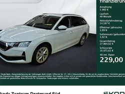 Weiß Gebraucht 2024 Skoda Octavia Selection Kombi | 30.547 € (Fairer Preis)