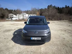 Grau Gebraucht 2022 VW Caddy Basis Van / Kleinbus | 23.100 € (Etwas zu teuer)