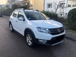 Weiß Gebraucht 2015 Dacia Sandero Stepway Limousine | 5.300 € (Guter Preis)