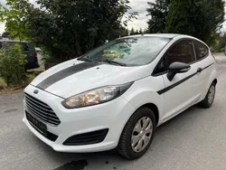 Weiß Gebraucht 2015 Ford Fiesta Ambiente Kleinwagen | 3.500 €