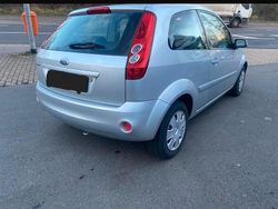Weiß Gebraucht 2007 Ford Fiesta Kleinwagen | 2.299 € (Fairer Preis)
