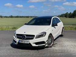 Weiß Gebraucht 2015 Mercedes A45 AMG AMG Limousine | 23.290 € (Fairer Preis)