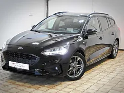 Obsidianschwarz metallic Gebraucht 2020 Ford Focus ST-Line Kombi | 12.900 € (Superpreis)