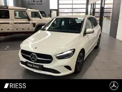 Weiss Gebraucht 2023 Mercedes B200 Van / Kleinbus | 30.450 € (Fairer Preis)