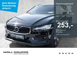 Black solid ´stone´ / solid Gebraucht 2023 Volvo V60 CC Plus Kombi | 35.740 € (Guter Preis)