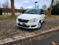 Weiß Gebraucht 2010 Skoda Fabia Kleinwagen | 3.500 € (Fairer Preis)