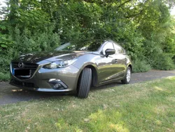 Grau Gebraucht 2016 Mazda 3 Center-Line Limousine | 12.500 € (Fairer Preis)