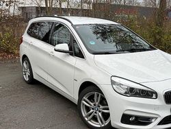 Weiß Gebraucht 2017 BMW 218 Gran Tourer Luxury Line Van / Kleinbus | 18.999 € (Teuer)