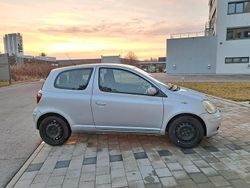 Grau Gebraucht 2005 Toyota Yaris Kleinwagen | 1.200 €