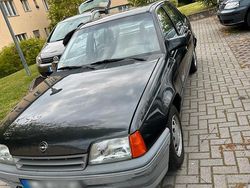Schwarz Gebraucht 1990 Opel Kadett Limousine | 3.600 €