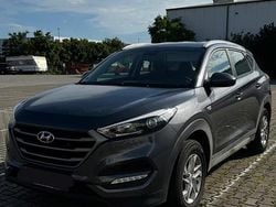 Grau Gebraucht 2018 Hyundai Tucson Classic SUV | 15.150 € (Etwas zu teuer)