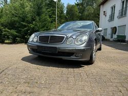 Grau Gebraucht 2006 Mercedes E280 Limousine | 3.700 €