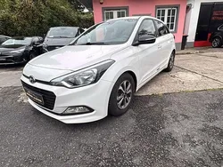 Weiß Gebraucht 2018 Hyundai i20 Passion Limousine | 7.990 € (Fairer Preis)