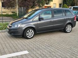 Grau Gebraucht 2010 Opel Zafira Van / Kleinbus | 6.500 €