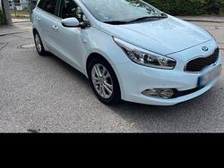 Weiß Gebraucht 2015 Kia Ceed DREAM-TEAM Edition Kombi | 9.000 € (Fairer Preis)