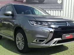 Platinumgrau Gebraucht 2021 Mitsubishi Outlander P-HEV Top SUV | 26.995 € (Fairer Preis)