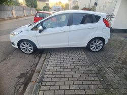 Weiß Gebraucht 2016 Ford Fiesta Titanium Kleinwagen | 8.800 € (Fairer Preis)