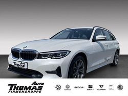 Mineralweiss metallic (metallic) Gebraucht 2020 BMW 320 Sport Line Kombi | 26.980 € (Guter Preis)