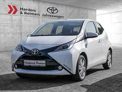Weiss Gebraucht 2014 Toyota Aygo Play Kleinwagen | 7.380 € (Fairer Preis)