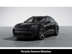 Tiefschwarzmetallic Gebraucht 2024 Porsche Macan SUV | 109.000 € (Fairer Preis)