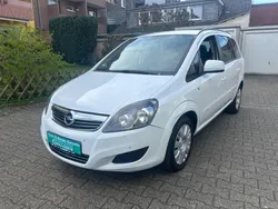 Weiß Gebraucht 2012 Opel Zafira Family Van / Kleinbus | 3.250 € (Etwas zu teuer)
