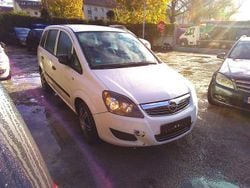 Weiß Gebraucht 2011 Opel Zafira Design Edition Van / Kleinbus | 1.250 € (Superpreis)