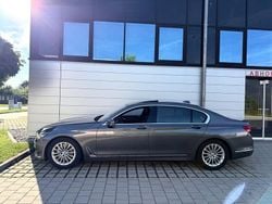 Grau Gebraucht 2017 BMW 750L Limousine | 28.999 € (Guter Preis)