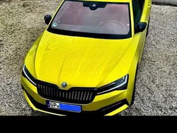 Gold Gebraucht 2020 Skoda Superb SportLine Kombi | 25.000 € (Teuer)